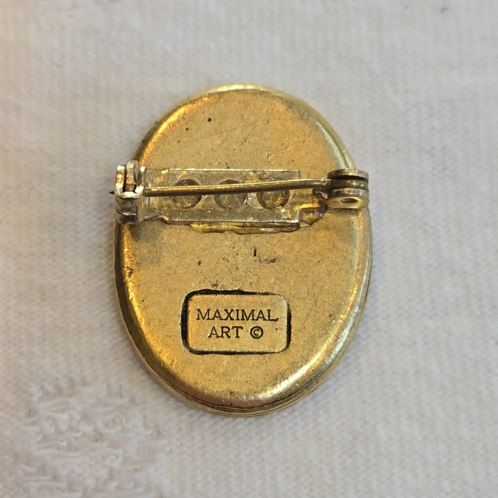 Maximal Art Oval Easter Chicks and Eggs Brooch